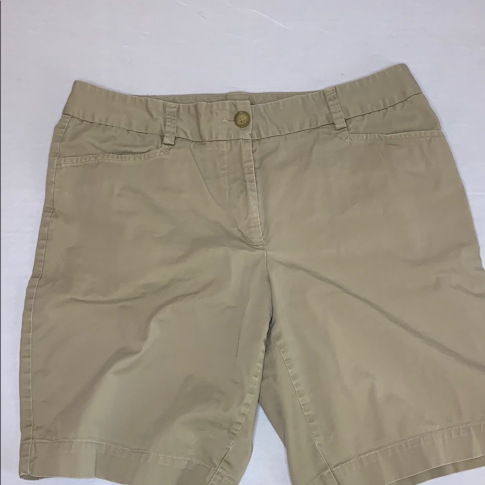 Land’s End Women's Tan Shorts size 10 Fit 2